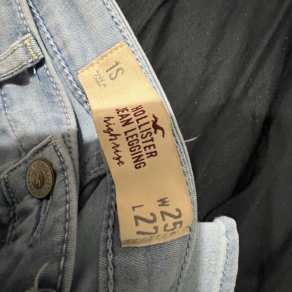 Hollister high rise jean leggings in light wash - Picture 3 of 3